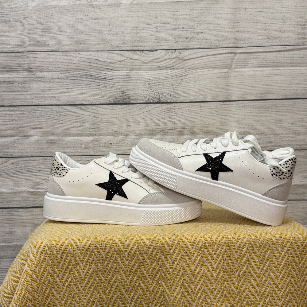 Vintage Havana Lucy Star Women’s White and Gray Sneakers with Black Star, NWOT